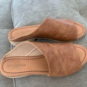 Camel colored slip-on/slides